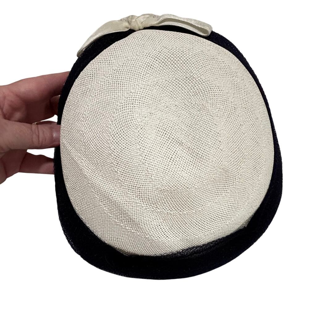 Vintage Mid Century Halle Bros Co White straw hat black netting & velvet bow - Picture 9 of 9